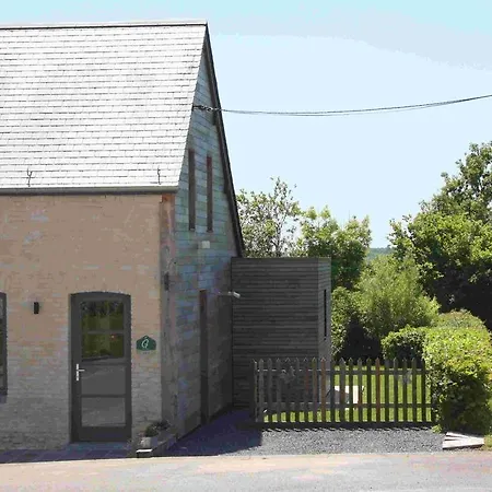 A L'ombre Du Clocher