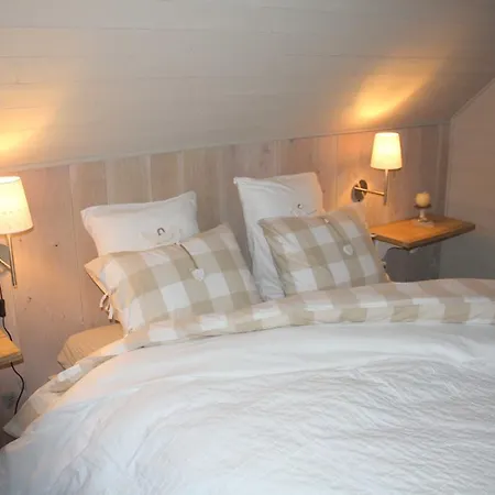 A L'ombre Du Clocher Montbliart