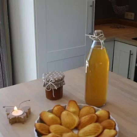 A L'ombre Du Clocher