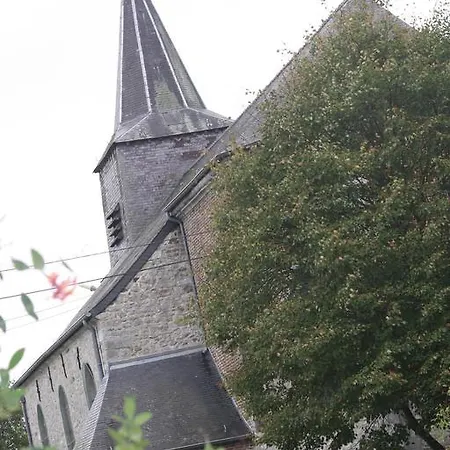 A L'ombre Du Clocher