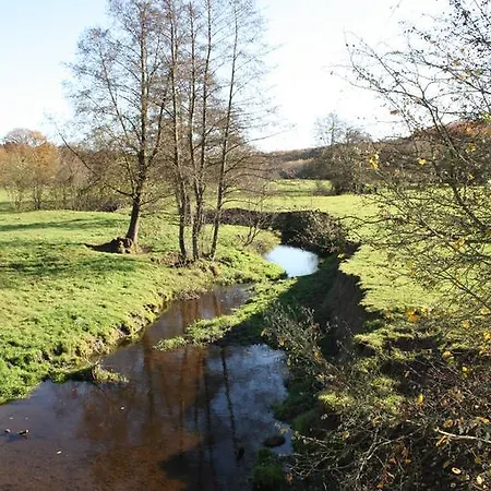 A L'ombre Du Clocher